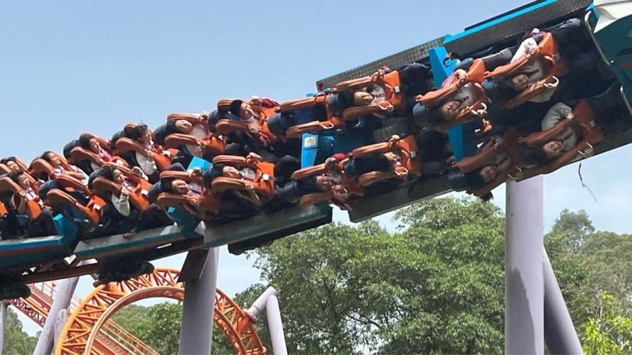 乐园过山车双人版适合情侣吗双人过山车游玩建议