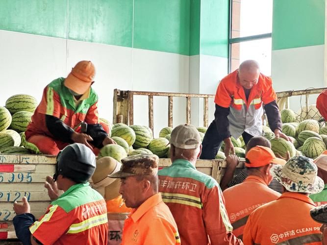 买滞销瓜赠环卫工这样的公益活动值得推广