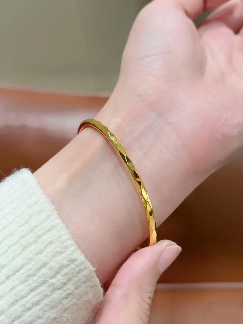 五周年纪念金手镯款式推荐经典又时尚