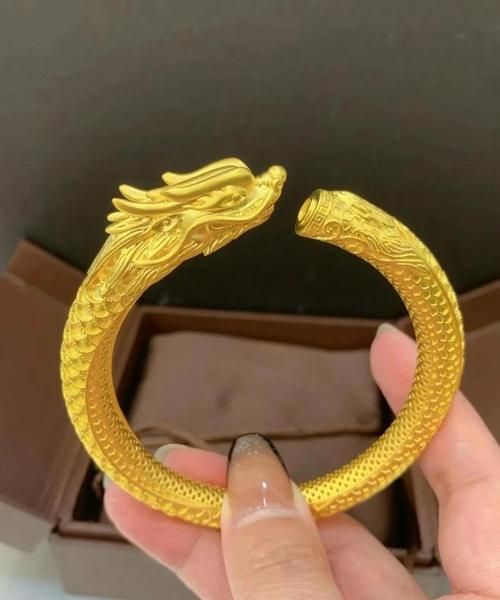 五周年纪念金手镯款式推荐经典又时尚