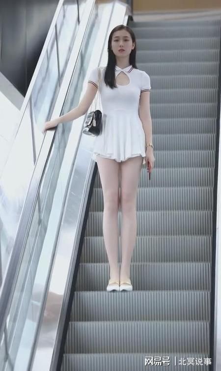 什么是齐b小短裙 这种裙子为何这么受欢迎
