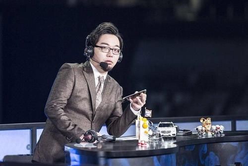 从玩家到解说变身英雄联盟解说的成长之路