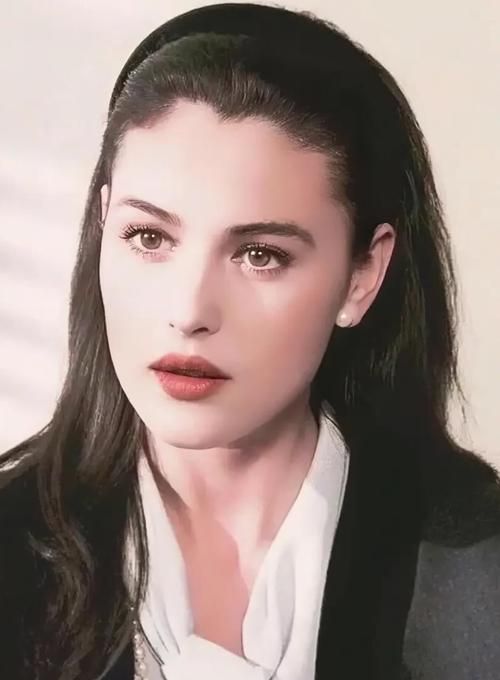 伊莎贝拉克鲁斯个人资料身高年龄全知道