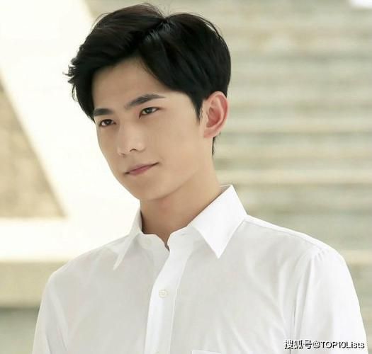 传说中的小五郎君爆火 看看网友是怎么评价他的