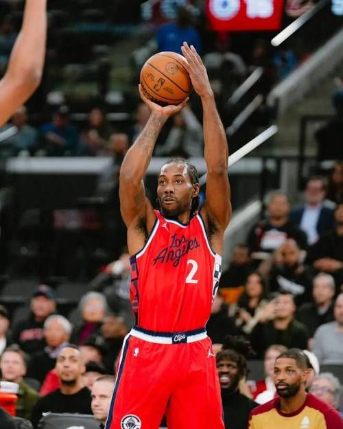 伦纳德半场27分带队逆转比赛太精彩