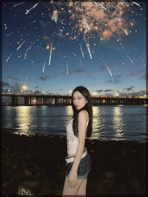 你就像烟火的美丽绽放出最耀眼的光芒