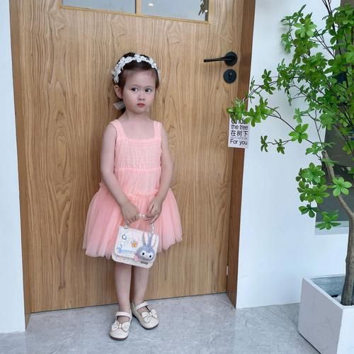 俏皮公主玩转校园日常 看小公主如何征服全校师生