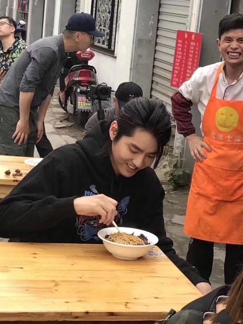 吴亦凡晒大碗宽面成焦点 这波操作太圈粉