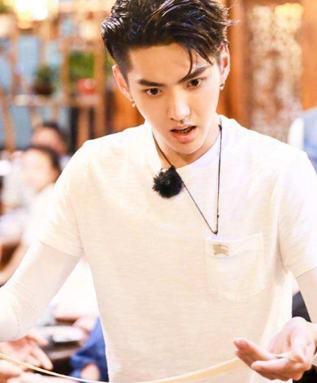 吴亦凡晒大碗宽面成焦点 这波操作太圈粉