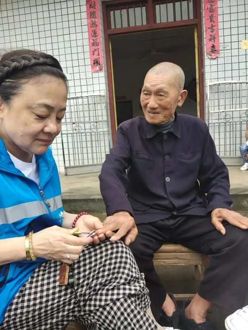 四川经视爱在一起带你了解感人公益行动