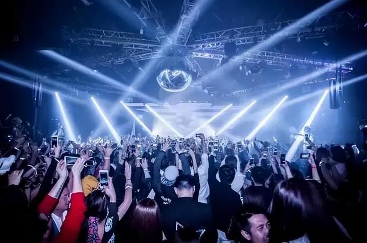 坐台女的迷醉生活揭秘夜场不为人知的故事