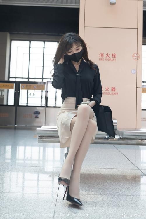 布丁萱萱台模私拍风格解析与穿搭指南