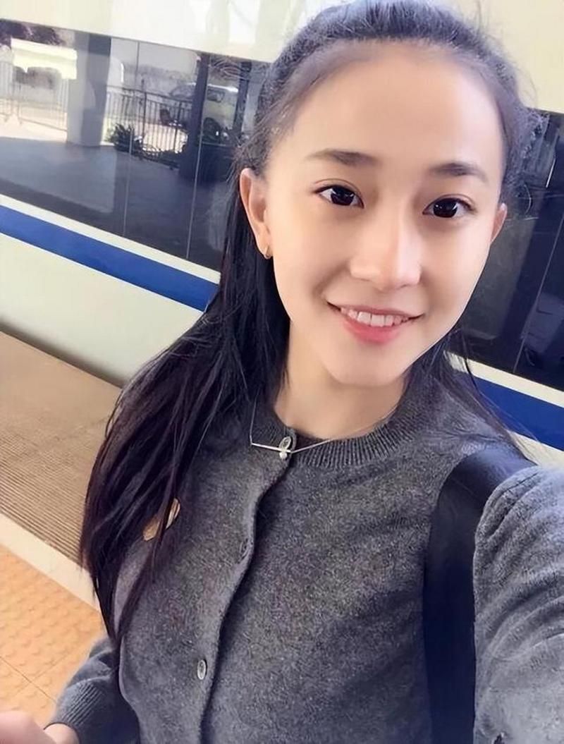 微博江湖默默照片走红 网友热议背后的秘密