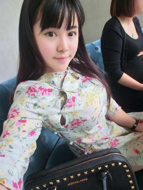 微博江湖默默照片走红 网友热议背后的秘密