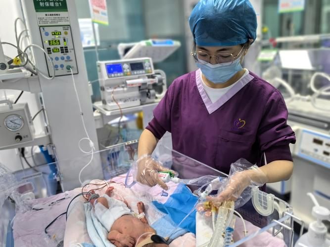 最小存活婴儿出院记 专家揭秘早产儿救治全过程