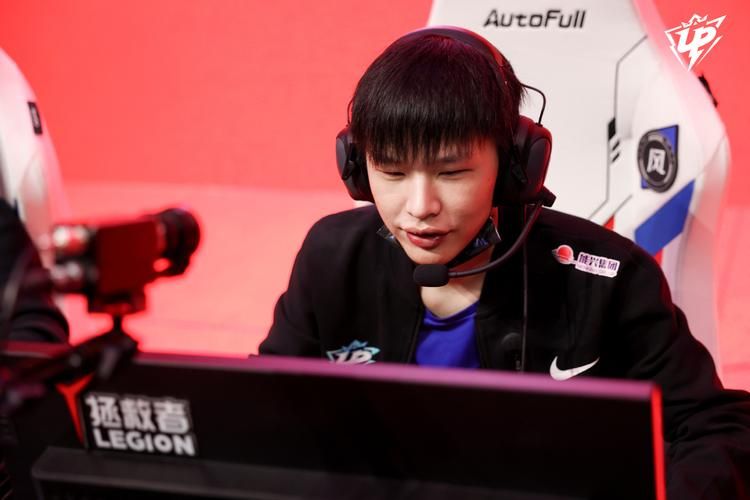lol omg战队训练日常 职业选手是怎么练出来的