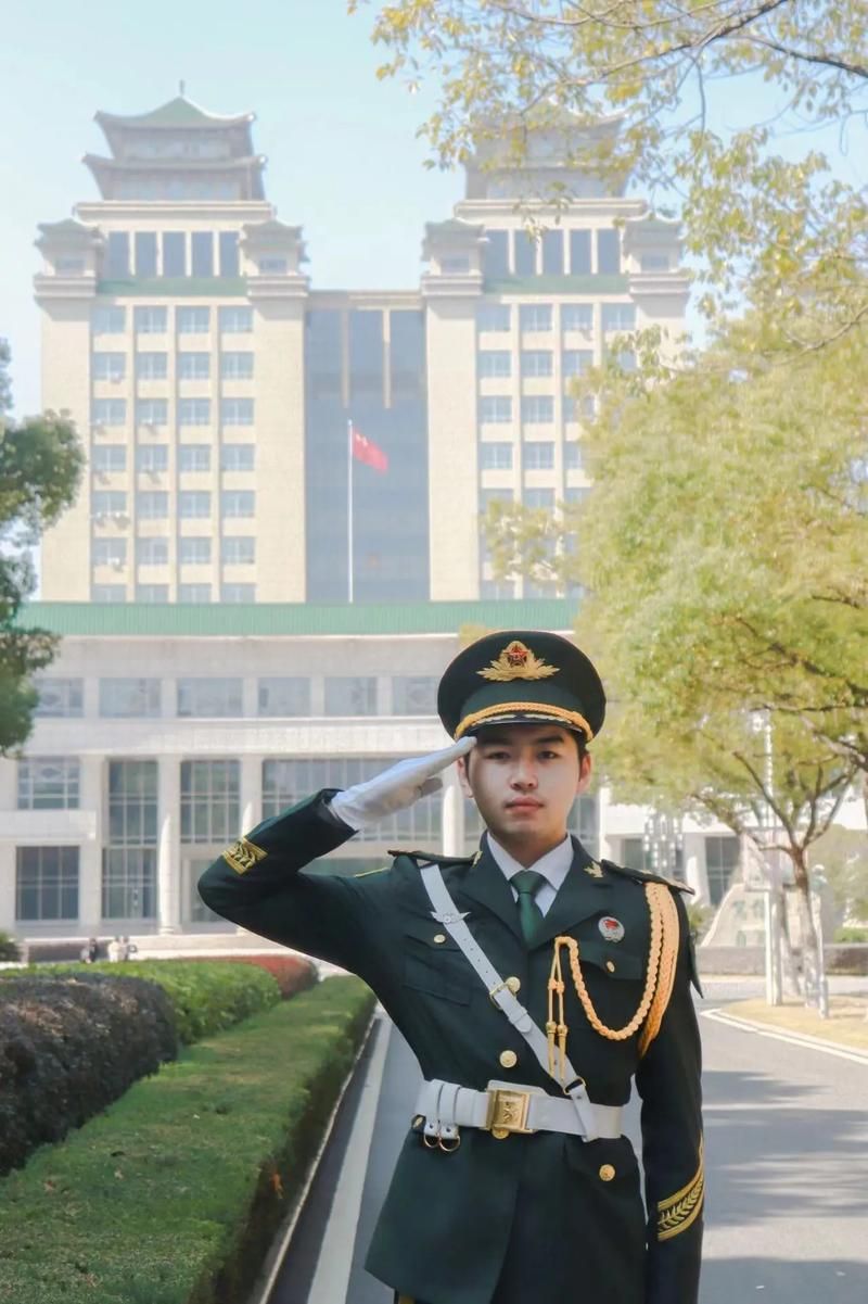 salute敬礼的正确姿势 你学会了吗