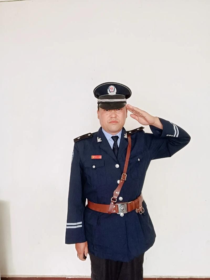 salute敬礼的正确姿势 你学会了吗