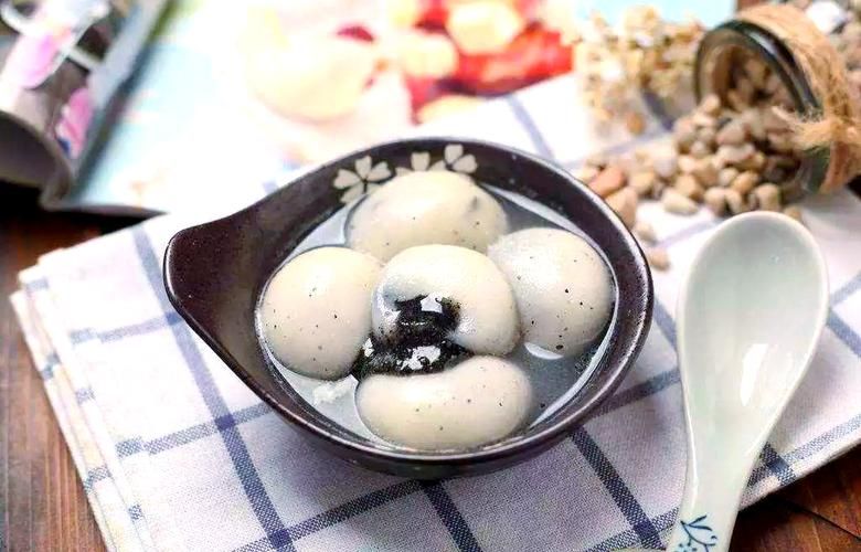 变红的汤圆可以吃吗 专家解答颜色变化是否安全