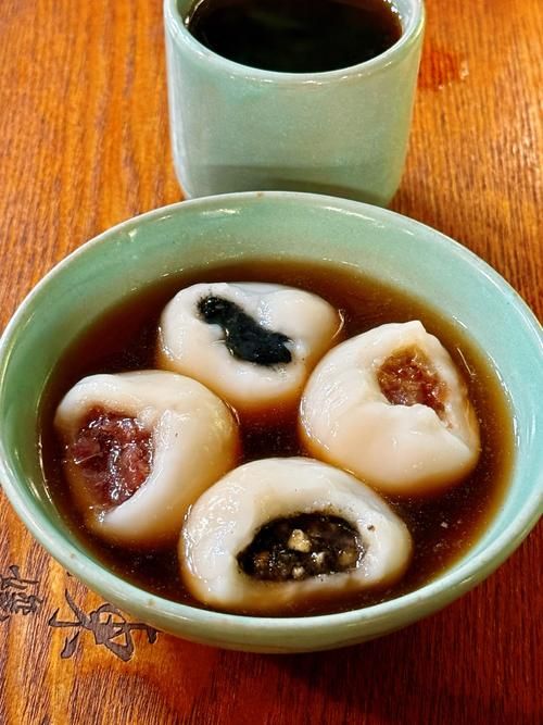 变红的汤圆可以吃吗 专家解答颜色变化是否安全