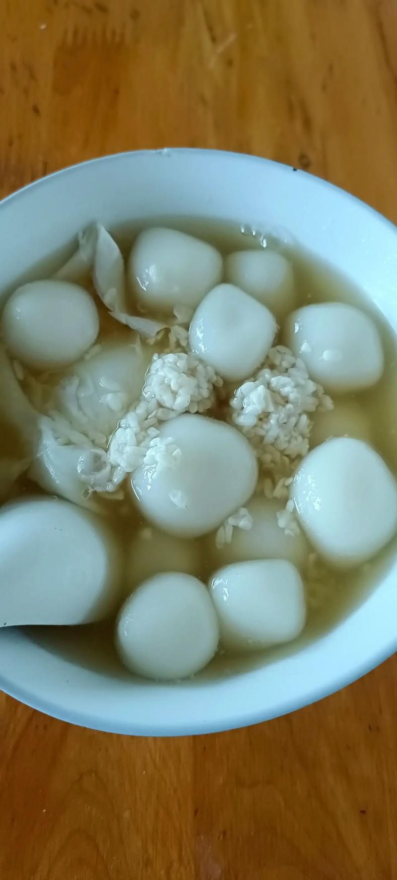 变红的汤圆可以吃吗 专家解答颜色变化是否安全