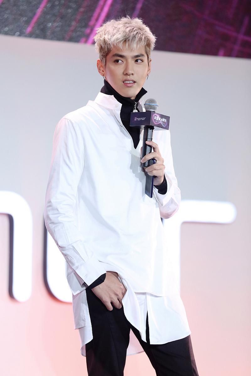 吴亦凡尺寸被小G娜曝光粉丝纷纷表示震惊