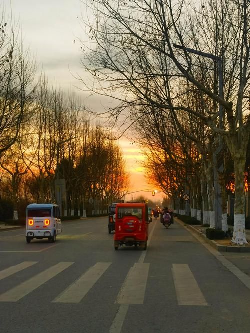 夕阳染红的街道图片下载 高清黄昏美景收藏