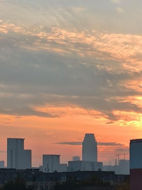 夕阳染红的街道图片下载 高清黄昏美景收藏