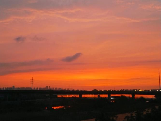 夕阳染红的街道图片下载 高清黄昏美景收藏