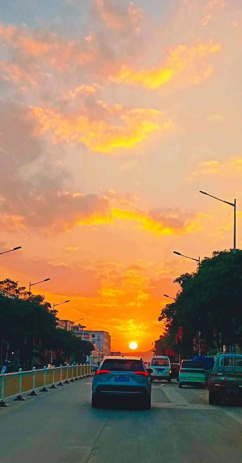 夕阳染红的街道图片下载 高清黄昏美景收藏