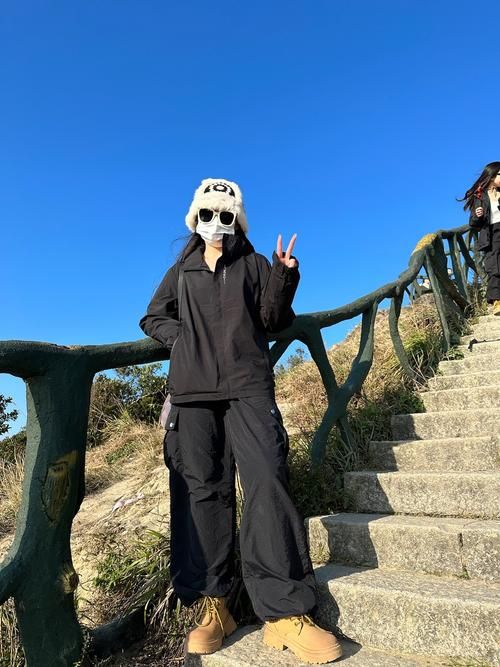 带你去爬山什么意思 揭秘网络流行语的由来