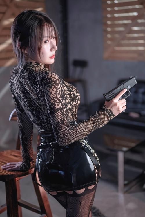 快乐杀人女搜查官如何用智慧破解离奇杀人案件