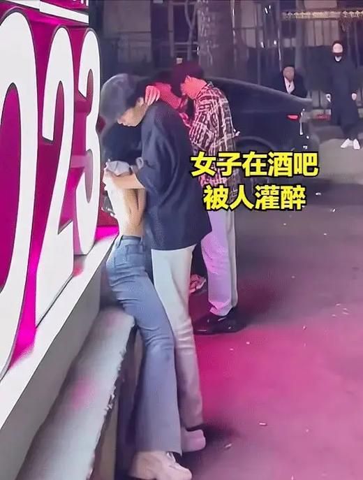 把美女灌醉小游戏在线玩 挑战你的酒量极限