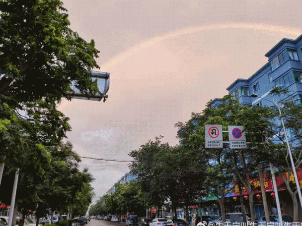 雨后的故事动态图 雨后彩虹下的城市美景