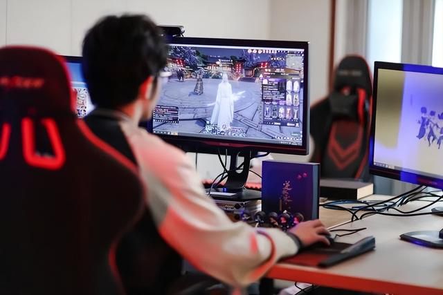 一周收入上千万,MMO一哥浮夸因逆水寒身价暴涨,连Uzi都顶不住了