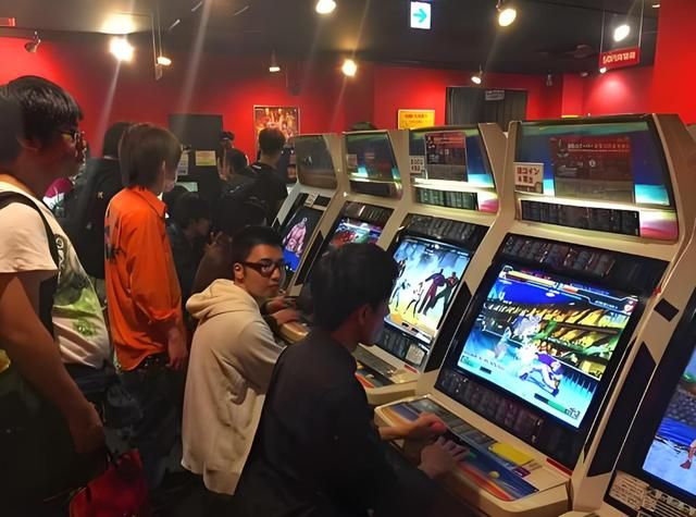 小时候的梦想,长大后一定要买一台街机在家里,想怎么玩就怎么玩