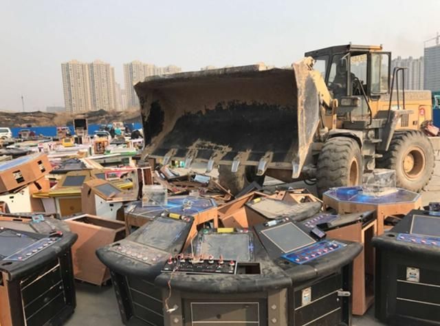 小时候的梦想,长大后一定要买一台街机在家里,想怎么玩就怎么玩