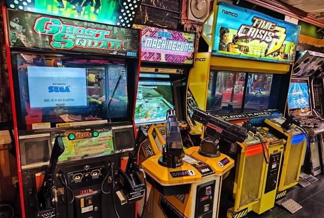 死亡之屋1：这才是童年噩梦，只恨当年口袋羞涩没打到结局！