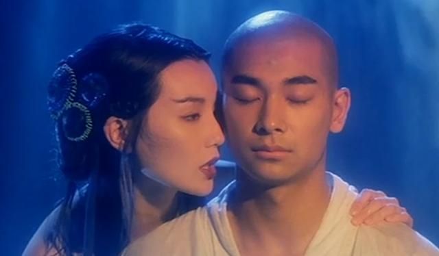 给“逆天寒”充了288块,摸了1000个男人胸口,照片突然火了