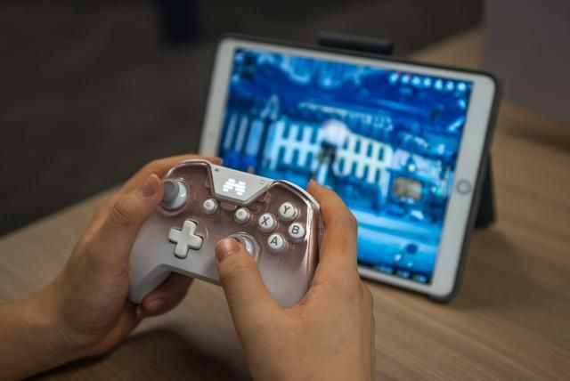 189元零门槛体验手柄游戏!北通斯巴达3游戏手柄评测