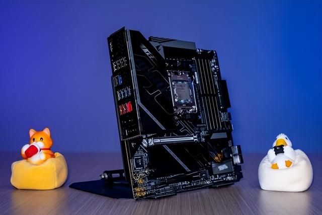 AM5平台性价比新标杆:技嘉B850M电竞雕驯服9950X