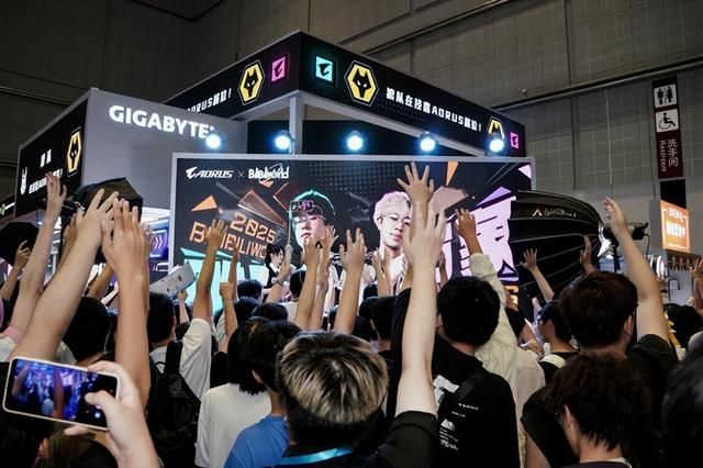 AORUS 雕宅万象 ×Bilibili World 2025：技嘉展台精彩探秘