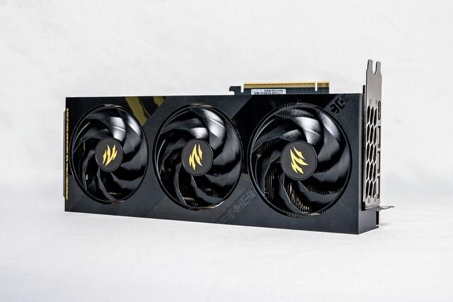 DLSS4·光追·AI三重加持!影驰 RTX 5070 Ti魔刃评测