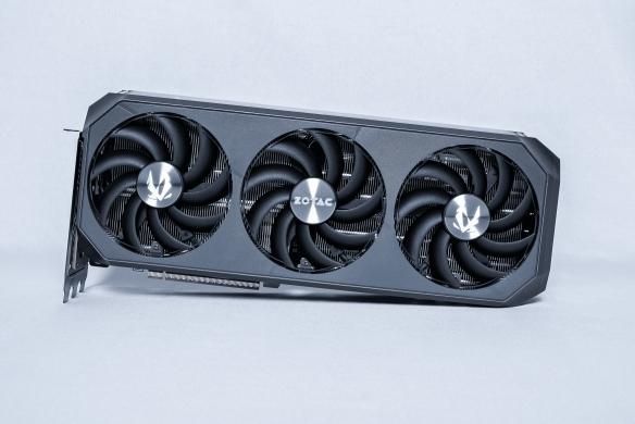 DLSS4新旗舰:索泰RTX5080 AMP EXTREME INFINITY评测
