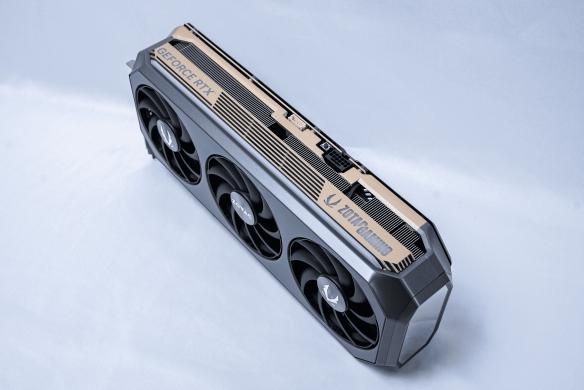 DLSS4新旗舰:索泰RTX5080 AMP EXTREME INFINITY评测