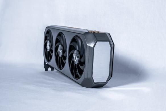 DLSS4新旗舰:索泰RTX5080 AMP EXTREME INFINITY评测