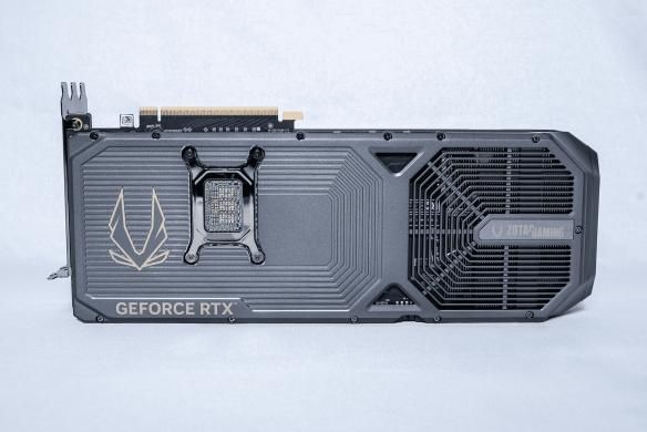 DLSS4新旗舰:索泰RTX5080 AMP EXTREME INFINITY评测