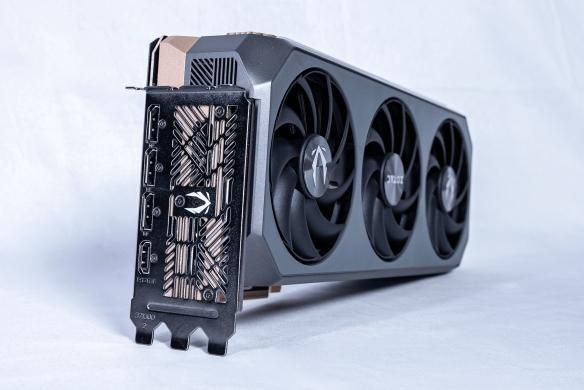 DLSS4新旗舰:索泰RTX5080 AMP EXTREME INFINITY评测