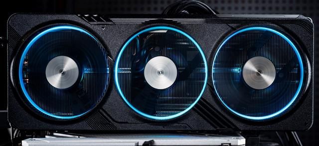 Super超能力加持，RTX 4070 SUPER 魔鹰再战未来