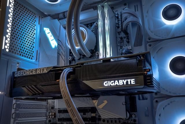 Super超能力加持，RTX 4070 SUPER 魔鹰再战未来